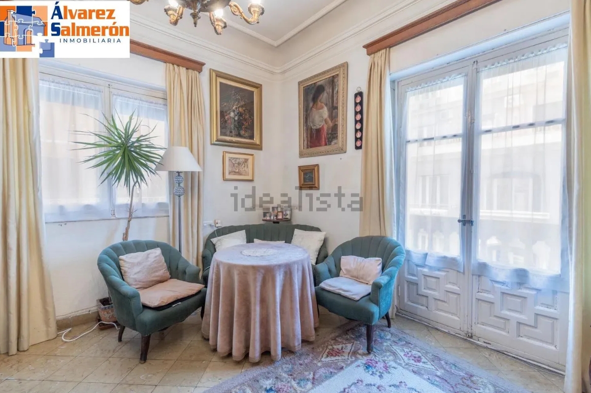 Piso en venta en Calle Ángel Ganivet