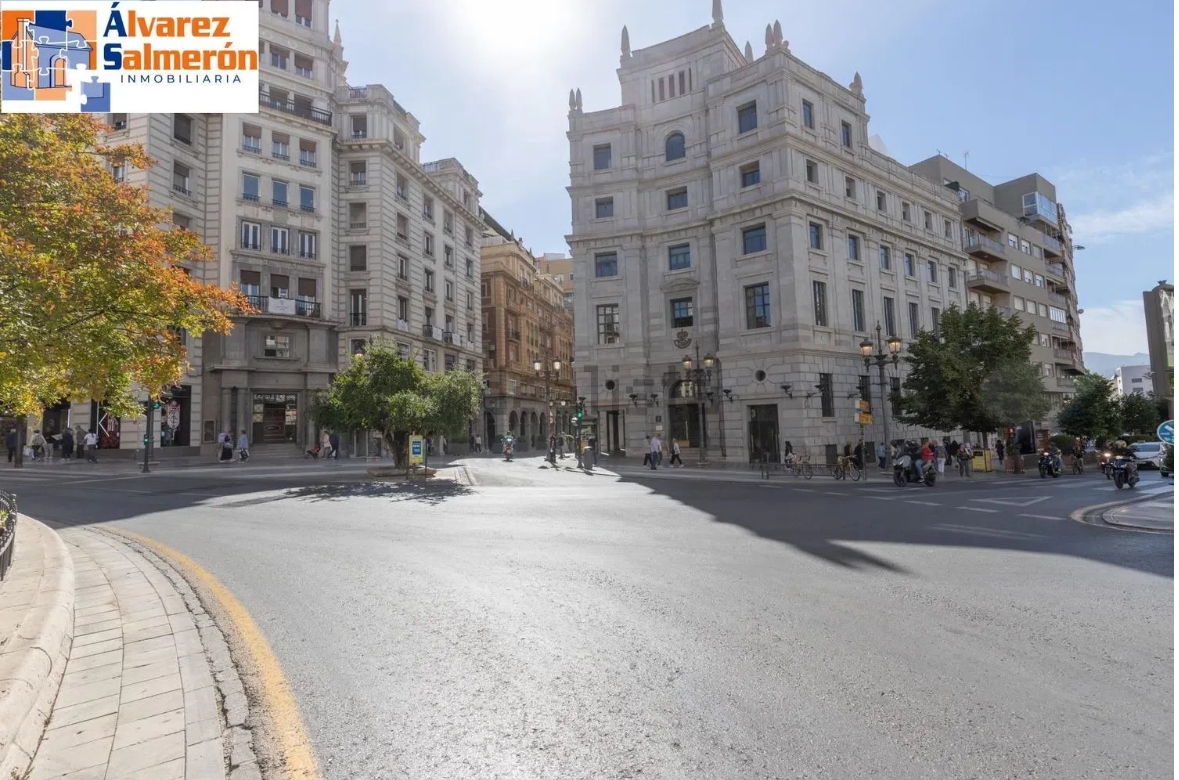 Piso en venta en Calle Ángel Ganivet